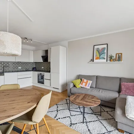 Zentrales Park-side - 2br - Free Parking - 2 Balkone *